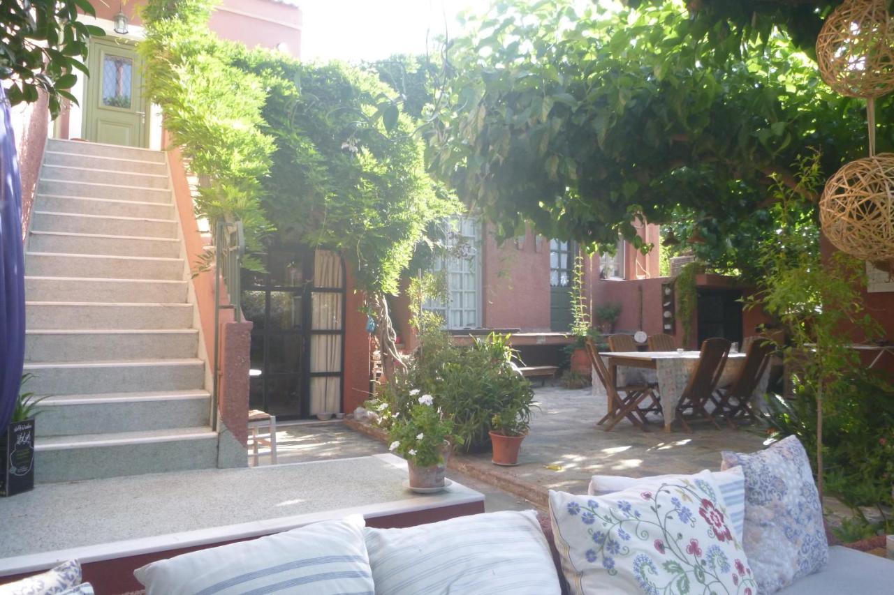 Small Guesthouse In The Garden Amarynthos Eksteriør bilde