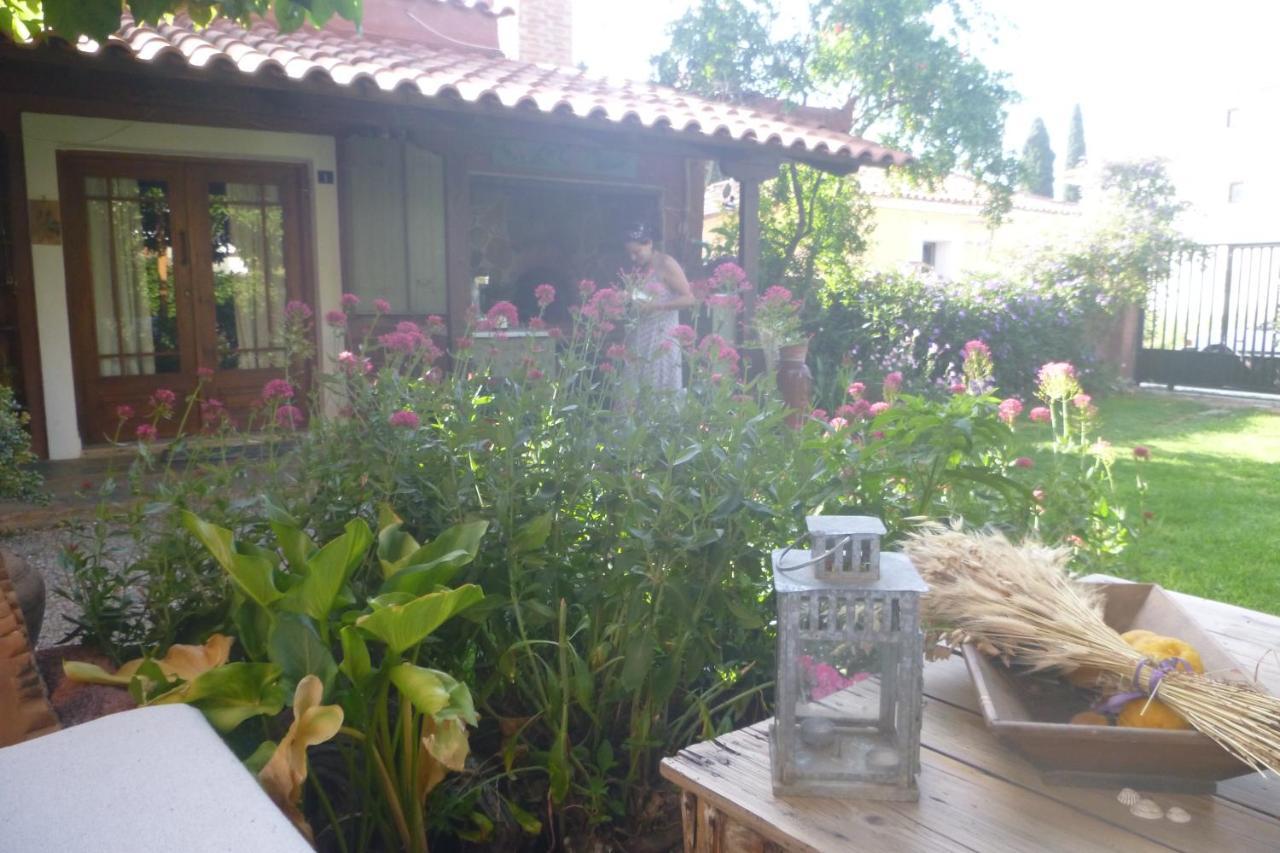 Small Guesthouse In The Garden Amarynthos Eksteriør bilde